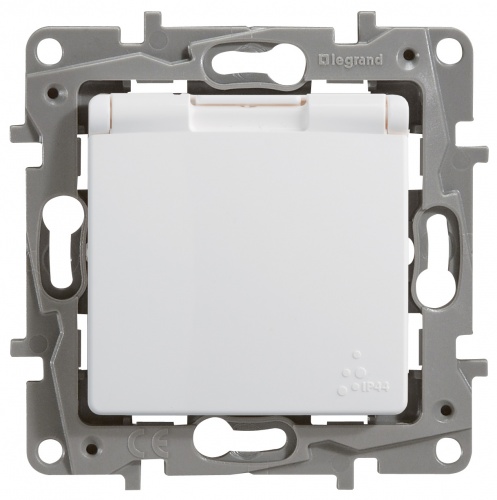 Legrand Etika белая розетка 1-я с заземлением IP44, 672232